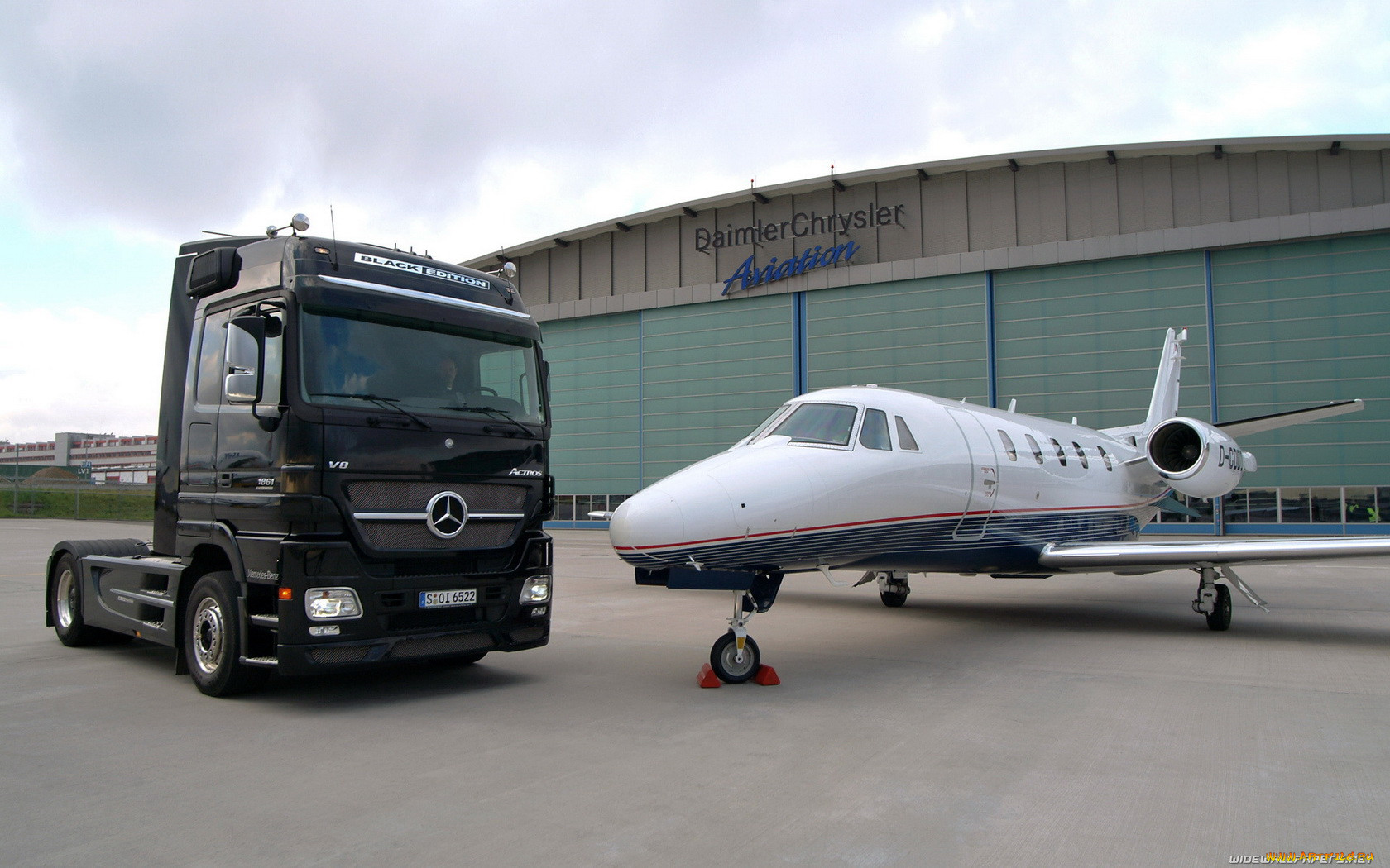 , mercedes, trucks
